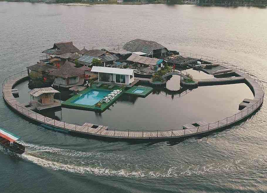 Côte d'Ivoire : un entrepreneur a construit 1000m² d’Îlots avec 700.000 bouteilles en plastique