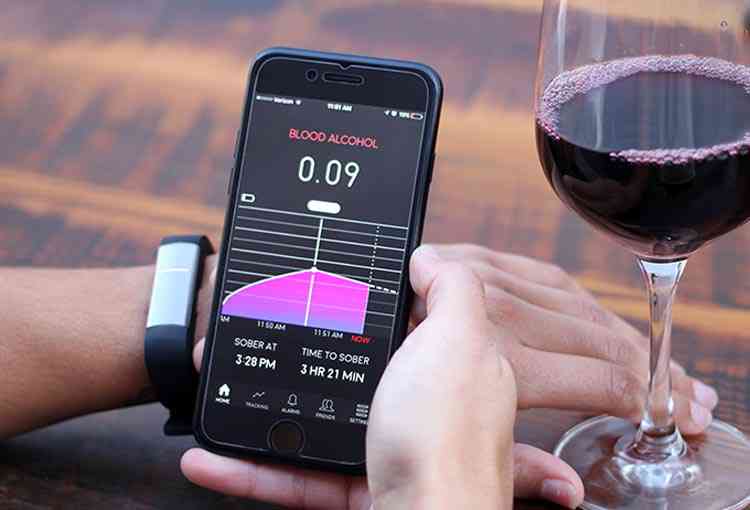 ION, un bracelet connecté qui mesure le taux d'alcoolémie