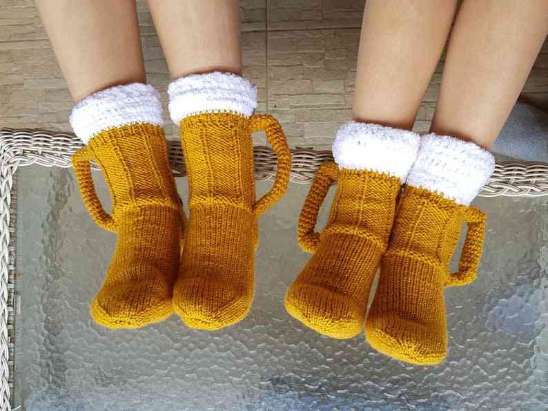 Arrêtez tout ! Voici les chaussettes en forme de chopes de bière