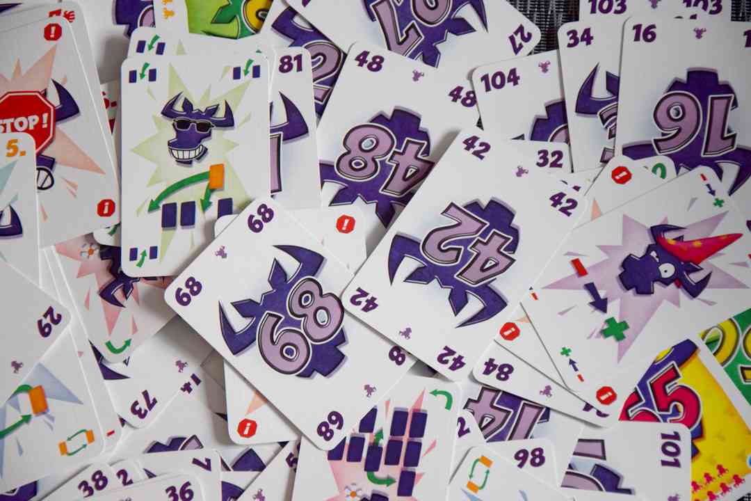 Découvrez le test du jeu "6 qui surprend" édité par Gigamic... De belles parties animées et bruyantes autour d'un jeu où se mêlent réflexion et stratégie.