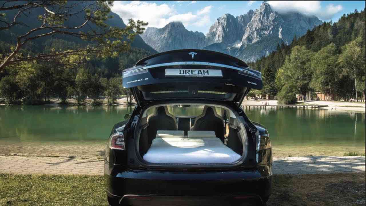 Vous pouvez désormais dormir dans votre Tesla… sur un bon lit !