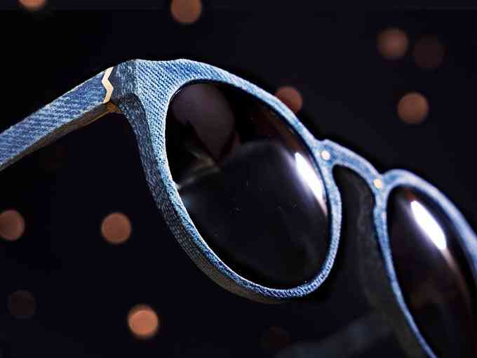 Shades Of Denim : il fabrique des montures de lunettes en recyclant de vieux jeans