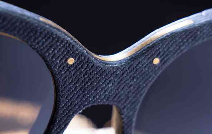 Shades Of Denim : il fabrique des montures de lunettes en recyclant de vieux jeans