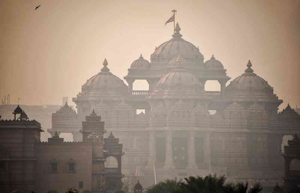 Bars à oxygène : New Delhi est tellement polluée que certains habitants paient pour respirer de l'air pur...