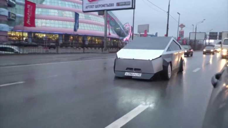 La Cybertruck de Tesla a droit à une imitation russe "presque parfaite"