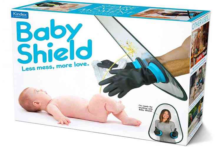 Baby Shield, le bouclier bébé anti-vomissement et anti-pipi