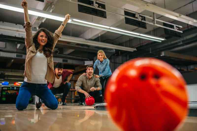 Cette boule de bowling modifiée ne rate jamais sa cible