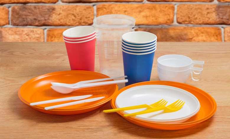 La vaisselle en plastique est interdite à partir du 1er janvier 2020