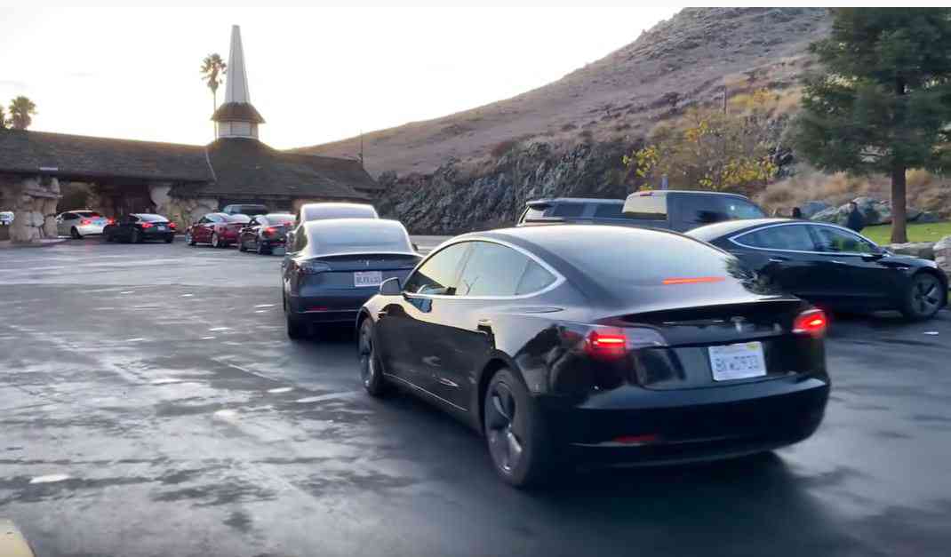 Vidéo : une quinzaine de Tesla ont dû faire la queue pour recharger leurs batteries le jour de Thanksgiving