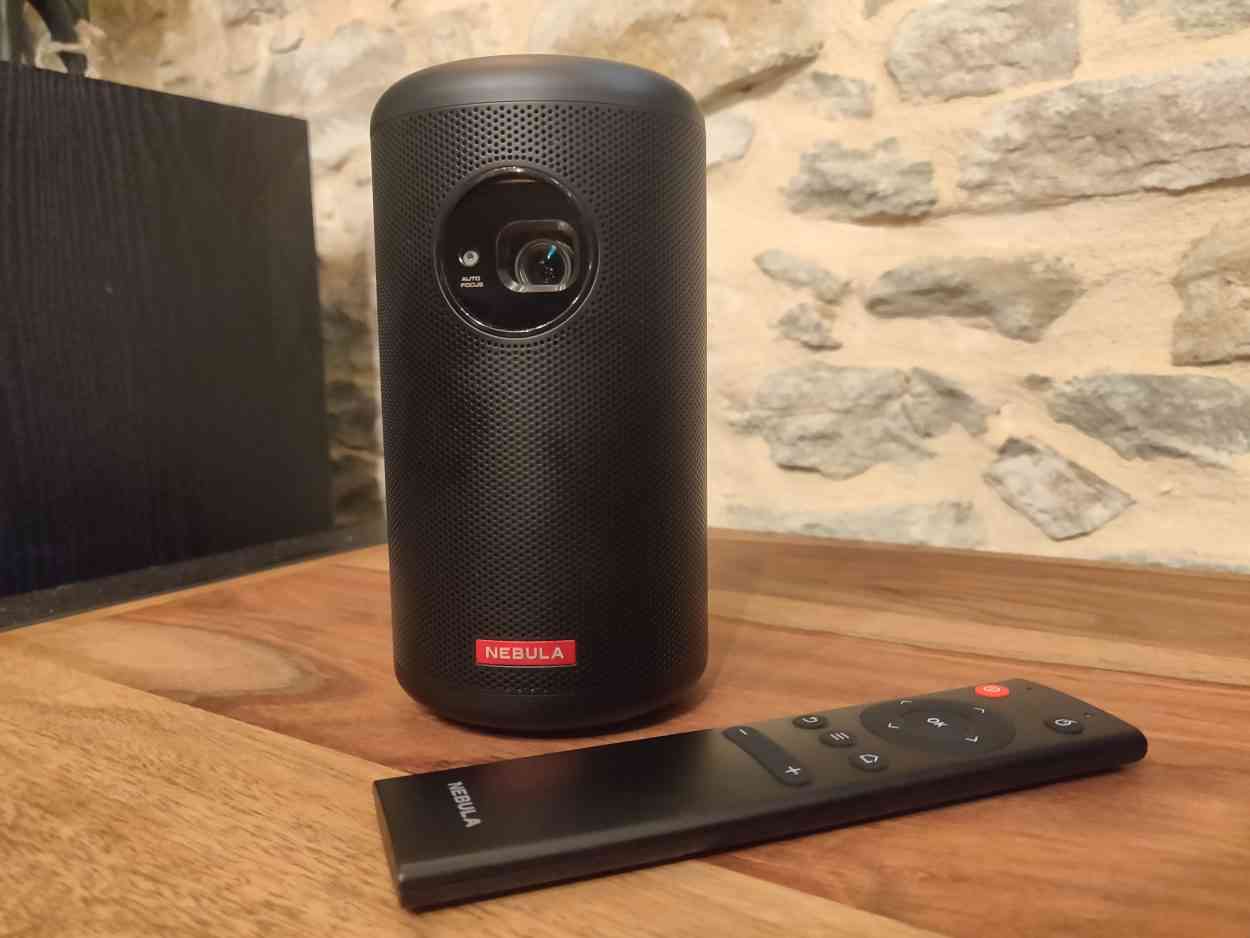 Anker Nebula Capsule Max, test du mini-projecteur Wi-Fi de la taille d'une  canette de soda - NeozOne