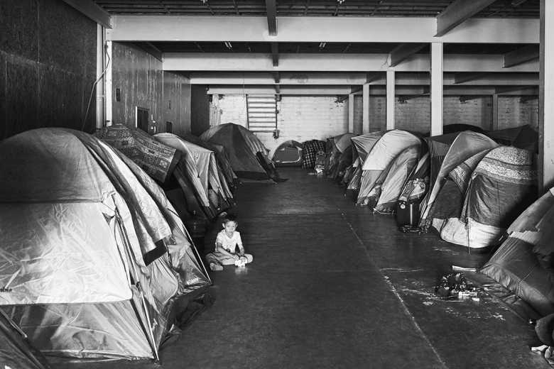 Immersion dans la Zona Norte de Tijuana avec 89 photographies en couleur et en noir et blanc