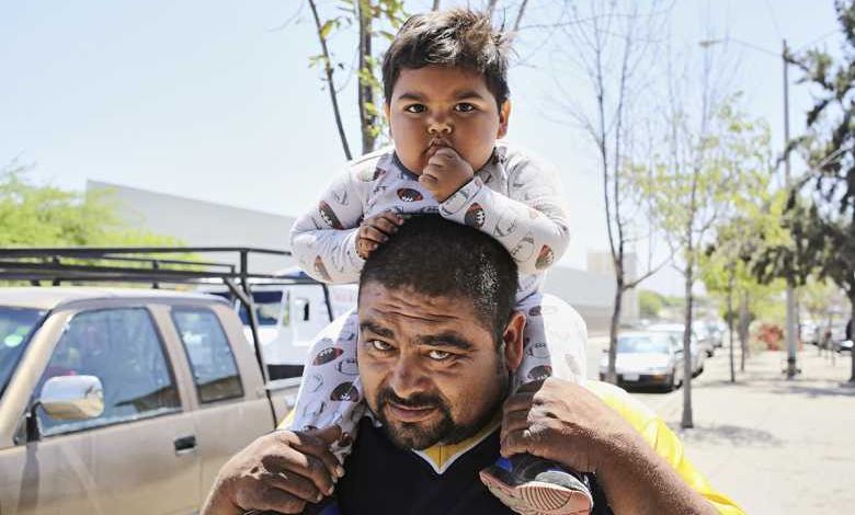 Immersion dans la Zona Norte de Tijuana avec 89 photographies en couleur et en noir et blanc