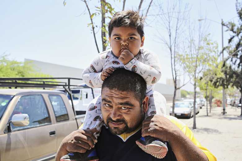 Immersion dans la Zona Norte de Tijuana avec 89 photographies en couleur et en noir et blanc