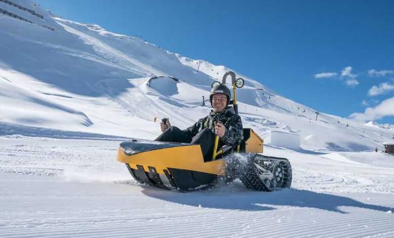 Bobsla, l'étonnant kart des neiges électrique à chenilles