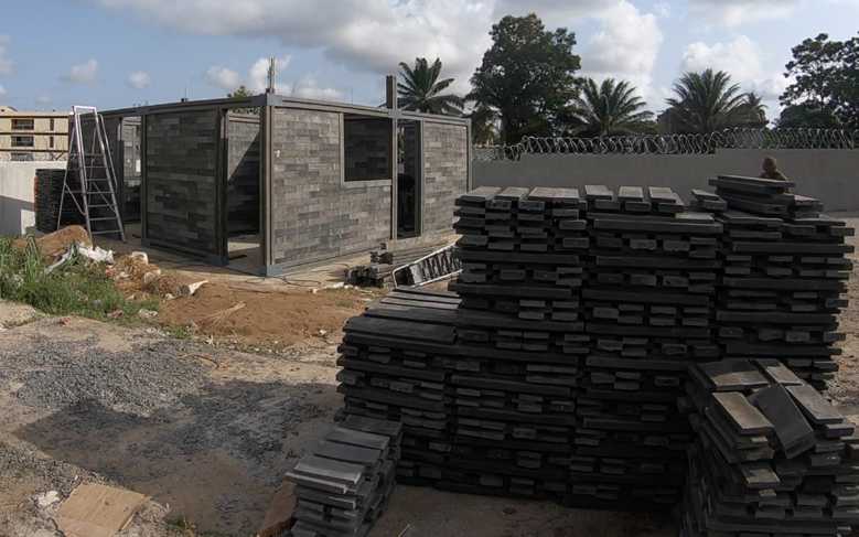 Colombie : ils recyclent les déchets plastiques pour construire des maisons pour sans-abris