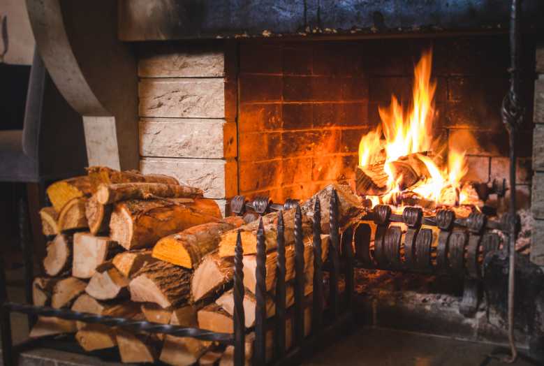 Haute-Savoie : le chauffage à bois sur foyers ouverts sera interdit dès le 1ᵉʳ janvier 2022.
