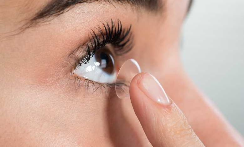 Des chercheurs japonais mettent au point des lentilles de contact qui s’humidifient toutes seules