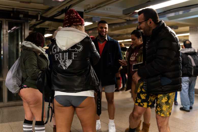 Insolite : prendre le métro en slip ? Le "No Trousers Tube Ride" revient à Londres le 12 janvier prochain