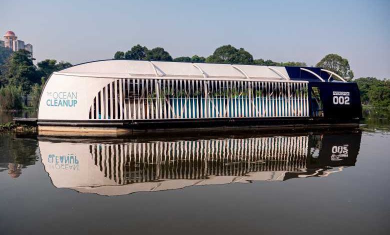 The Interceptor, la super péniche autonome qui récupère 50 tonnes de déchets chaque jour avant qu'ils ne parviennent aux océans