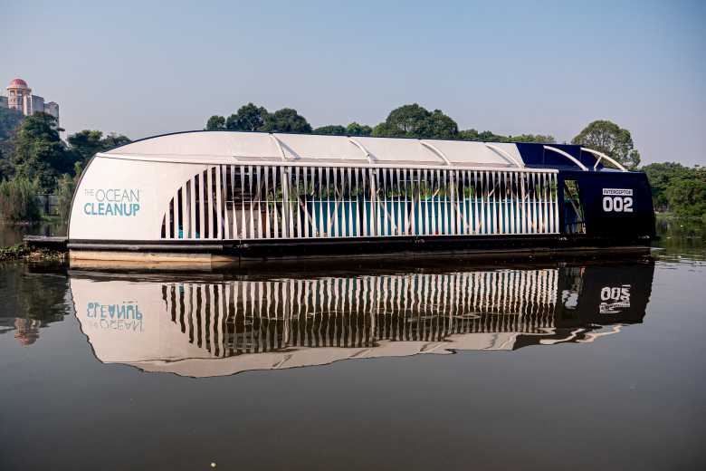 The Interceptor, la super péniche autonome qui récupère 50 tonnes de déchets chaque jour avant qu'ils ne parviennent aux océans