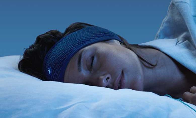 Insomnies : Le Hoomband, un bandeau connecté qui raconte de douces histoires avant de s'endormir !