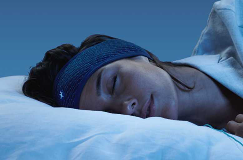 Insomnies : Le Hoomband, un bandeau connecté qui raconte de douces histoires avant de s'endormir !