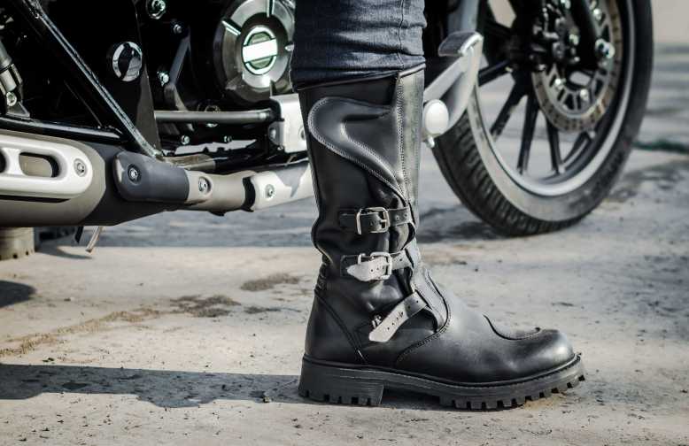 Motards : un futur décret pourrait encadrer le port obligatoire de bottes homologuées