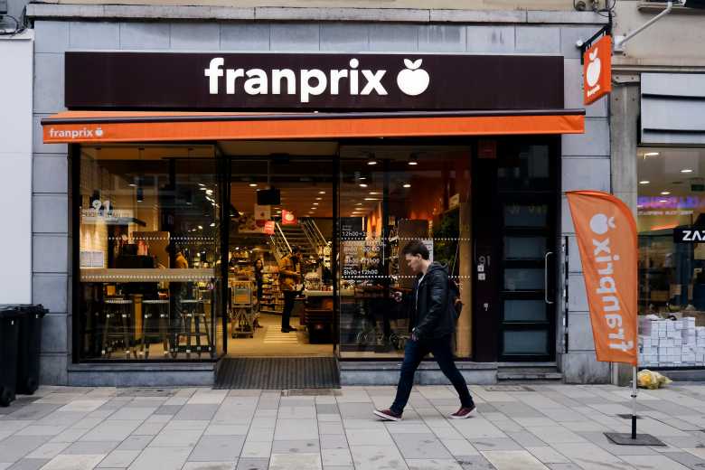 Monoprix et Franprix lancent un numéro vert pour livrer des colis aux personnes âgées !