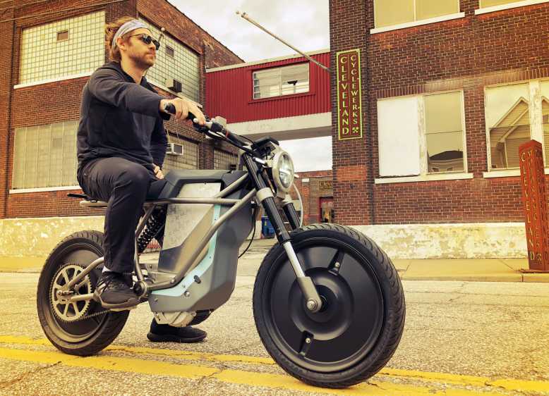 Falcon BLK : Cleveland CycleWerks va proposer deux motos électriques au design minimaliste disposant d'un mode 'Nitro'