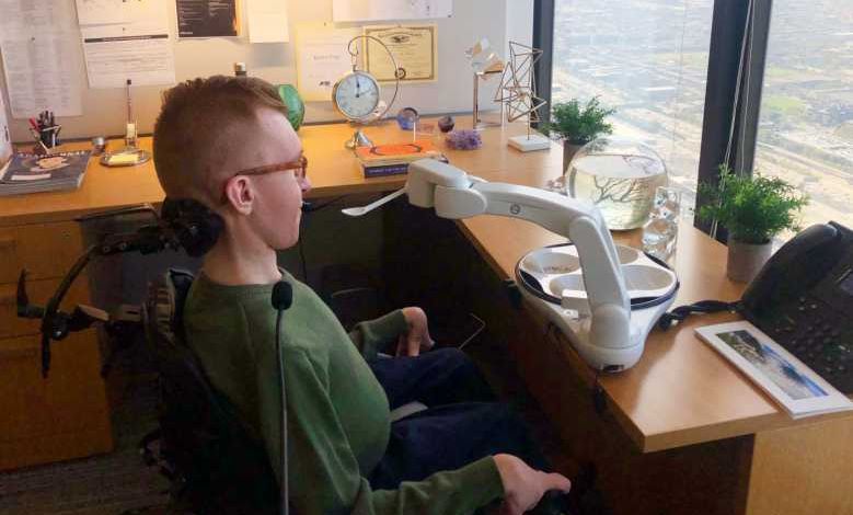 Obi, un bras robotisé qui aide les personnes à mobilité réduite à se nourrir sans dépendre des autres