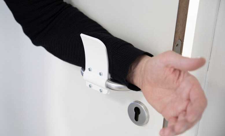 Coronavirus : cet accessoire imprimable en 3D vous permet d'ouvrir les portes sans les mains
