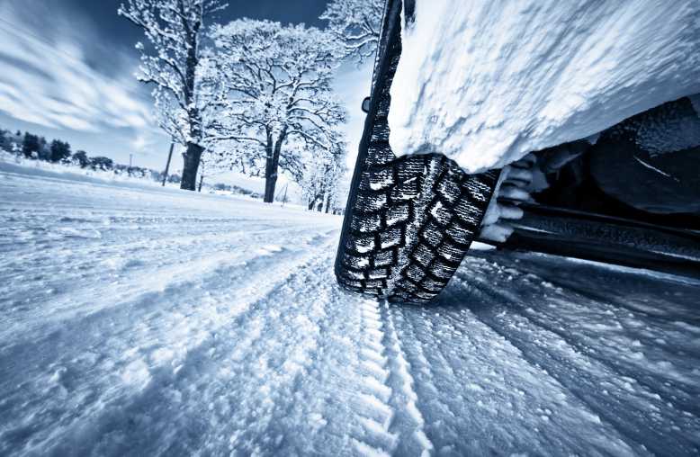 Verglas : le sel déversé sur les routes est-il nocif pour l'environnement ?