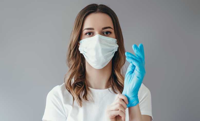Comment mettre et enlever un masque facial ou une paire de gants jetables ?
