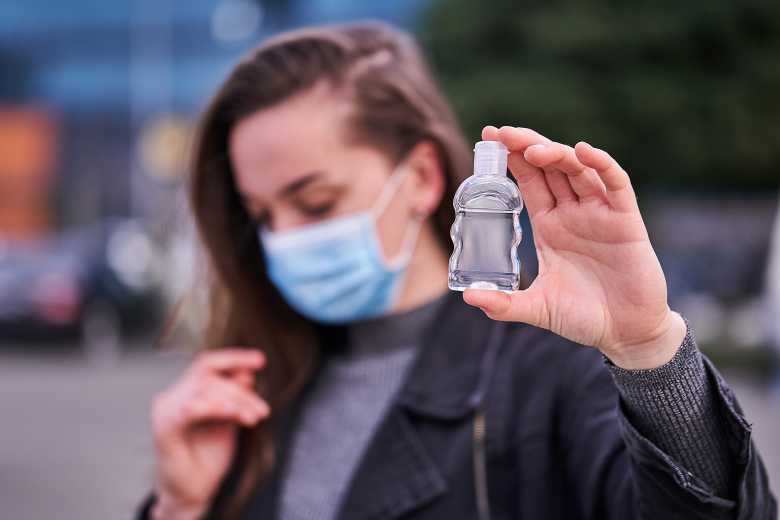 Dans le Nord de la France, les premiers distributeurs de masques font leur apparition... Et ils sont dévalisés en quelques heures !