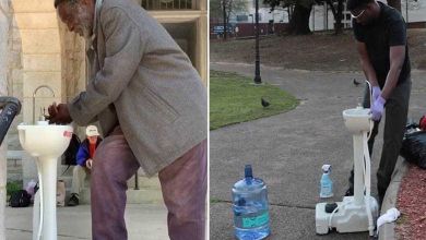 Un ancien SDF installe des lavabos temporaires dans les rues... Pour aider les sans-abris à se protéger de l’épidémie!