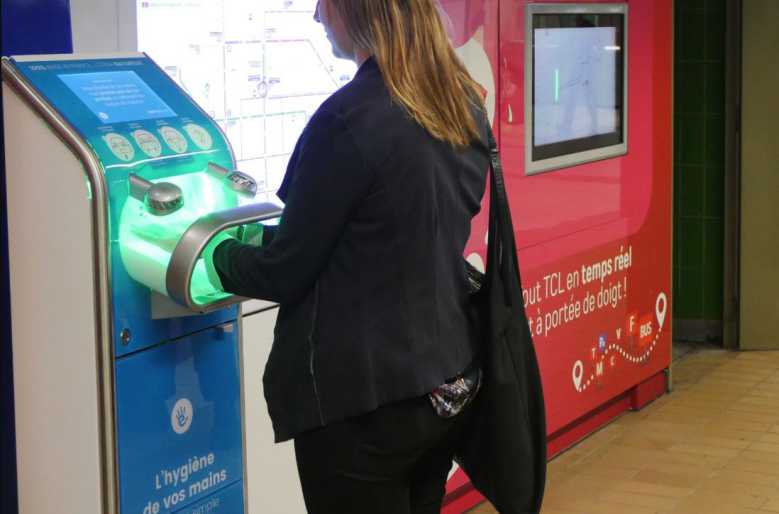 Une machine de désinfection des mains EverCleanHand fait son apparition dans les transports lyonnais !