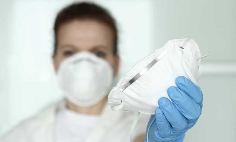Coronavirus : l'Académie de Médecine préconise le port du masque obligatoire pour TOUS !