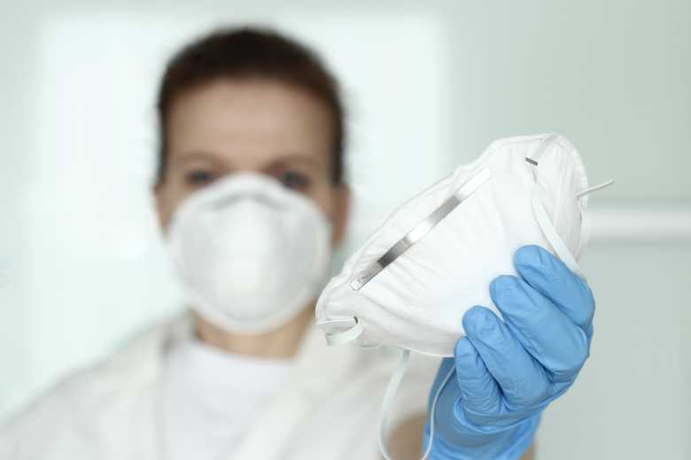 Coronavirus : l'Académie de Médecine préconise le port du masque obligatoire pour TOUS !