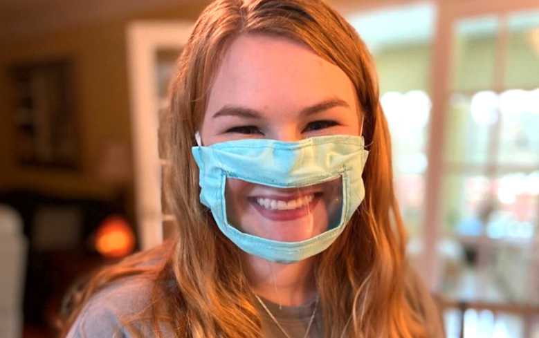 Cette américaine de 21 ans fabrique des masques alternatifs pour les personnes sourdes ou malentendantes
