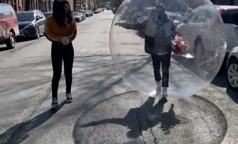 Confinement : il séduit une voisine avec un drone et la rencontre ensuite dans une boule hermétique