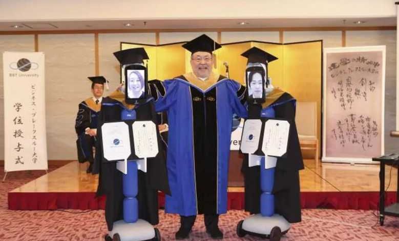 Au Japon, des étudiants se font remplacer par des robots pour leur remise de diplôme
