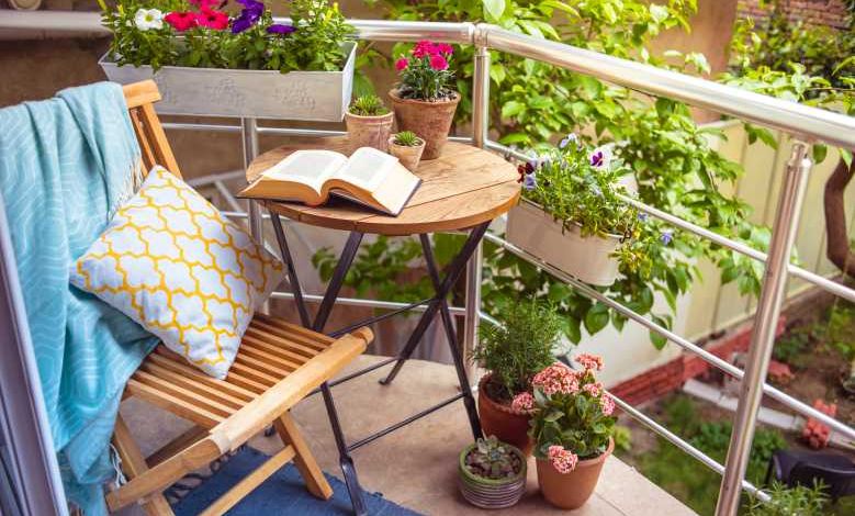 Confinement : quelques idées pour investir votre balcon tout au long de la journée !