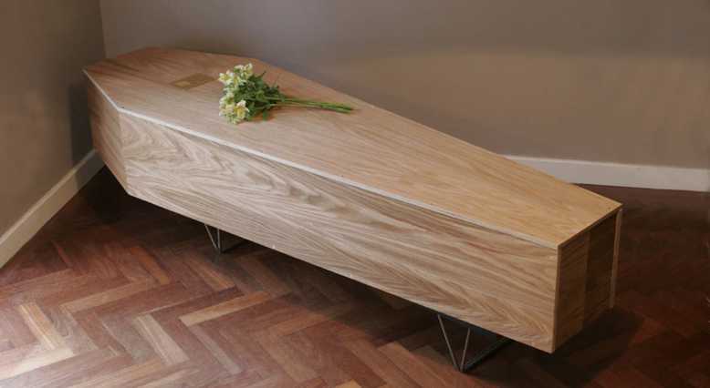 Les planches de cette étagère se démontent pour fabriquer votre cercueil à votre mort...