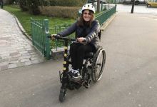 Omni, un ingénieux kit pour fixer les fauteuils roulants aux trottinettes électriques