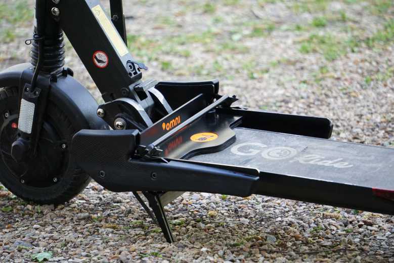 Omni, un ingénieux kit pour fixer les fauteuils roulants aux trottinettes électriques