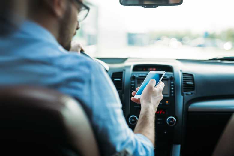 Since 22 May, immediate and automatic withdrawal of the driver's license in the event of an offense with the phone while driving
