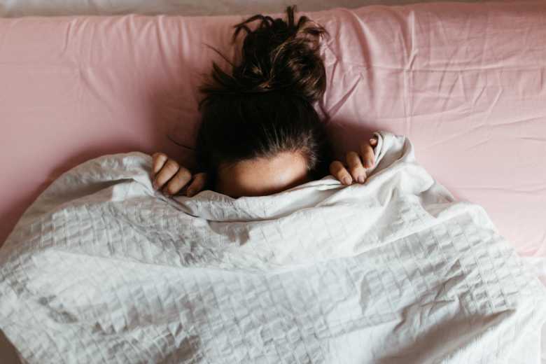 Pourquoi malgré la chaleur, avons-nous du mal à nous passer de draps lorsque l'on dort ?