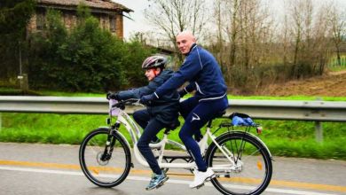 Découvrez le HugBike, un vélo tandem spécialement conçu pour les enfants atteints d'autisme