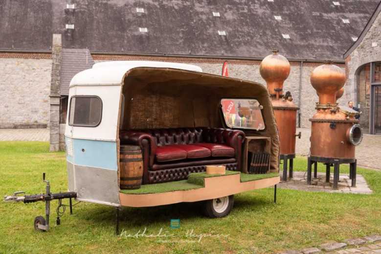 Belgique : un jeune entrepreneur retape de vieilles caravanes et les transforme en structures pour l'événementiel !