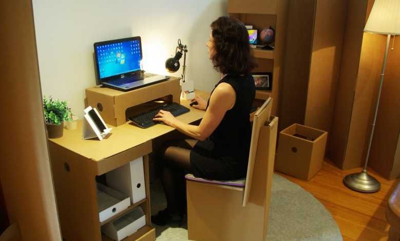 Confiné chez lui, cet entrepreneur de Blagnac créé un bureau en carton, pratique, pliable et écologique !